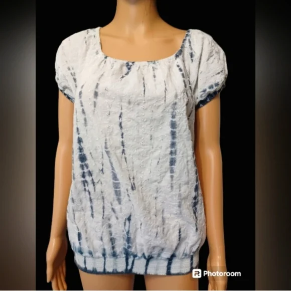 Women's Short Sleeve Size Small Tie Dye and Eyelet Embroidered Shirt - Picture 14 of 14
